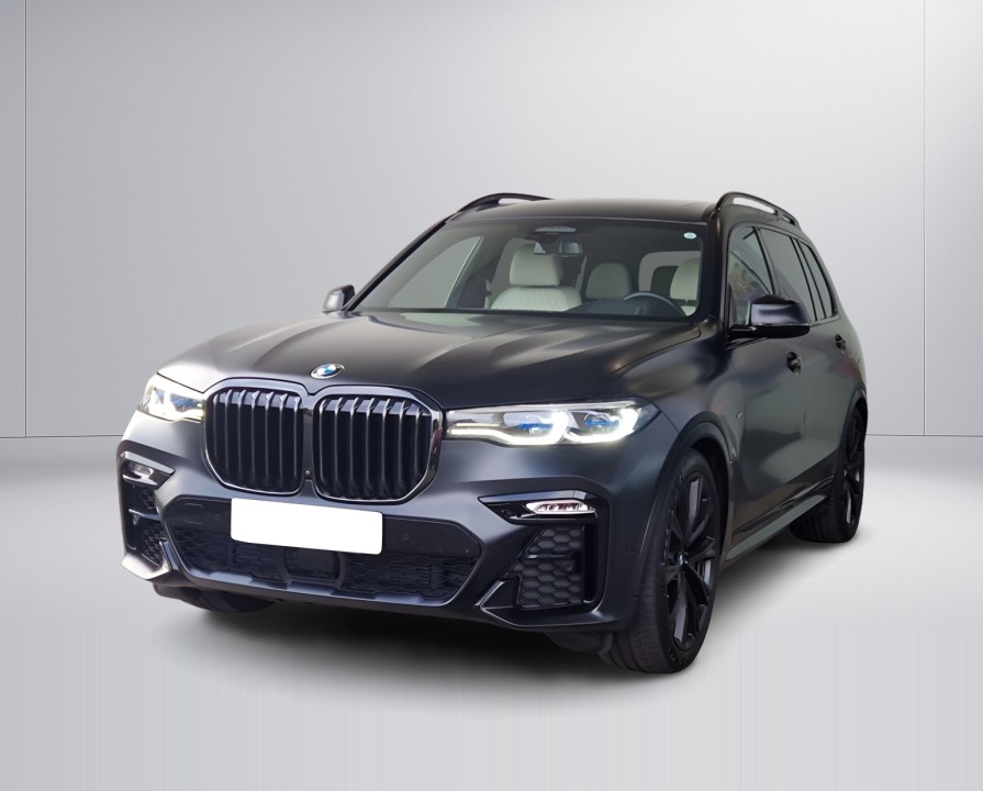 BMW X7 M50i (2)
