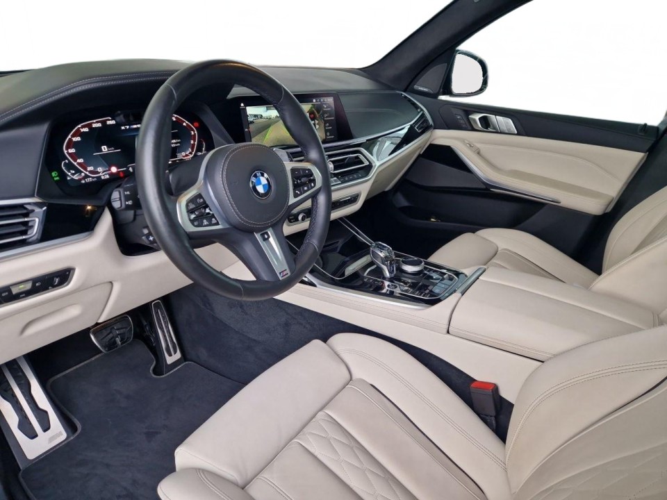 BMW X7 M50i (5)