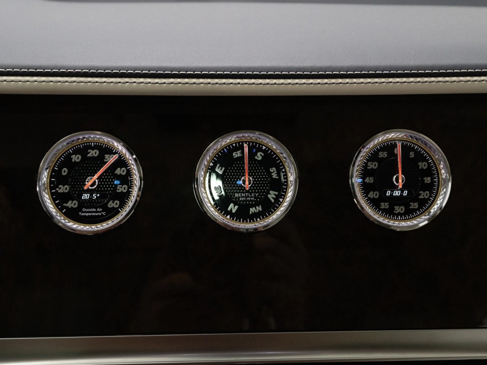 Bentley Flying Spur Speed V8 Hybrid - foto 15