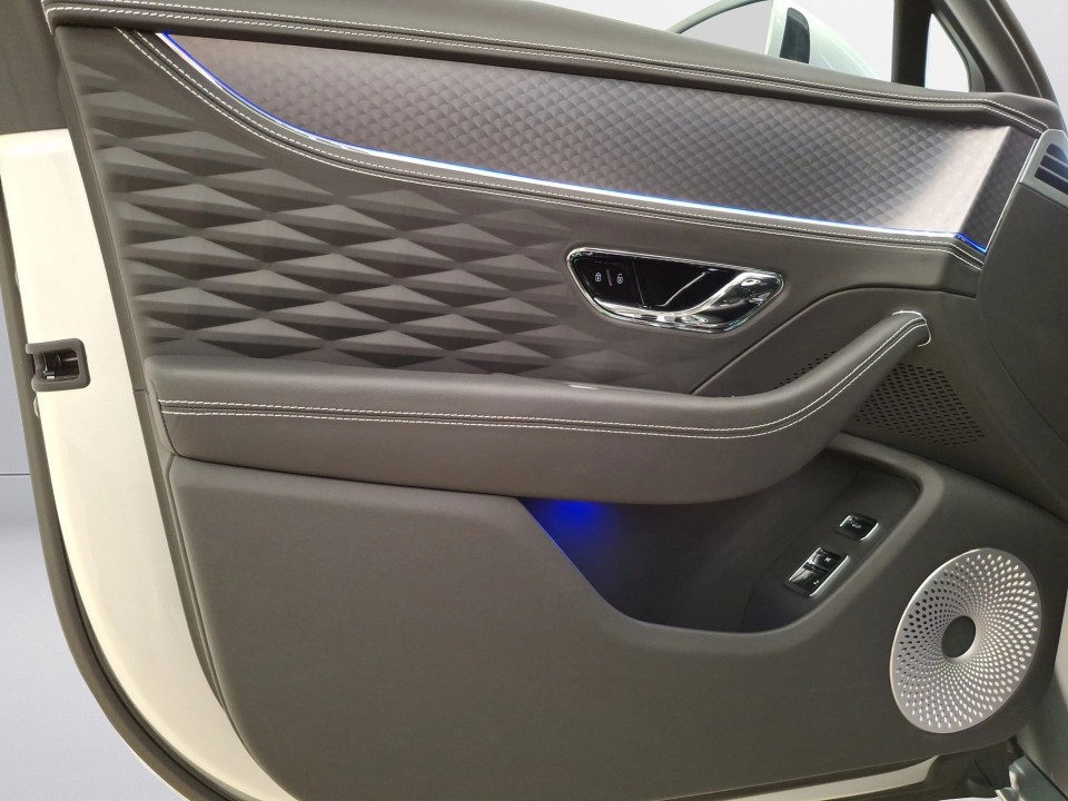 Bentley Flying Spur V8 Azure - foto 9