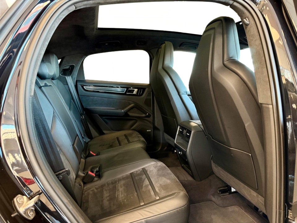 Porsche Cayenne Coupe GTS - foto 9