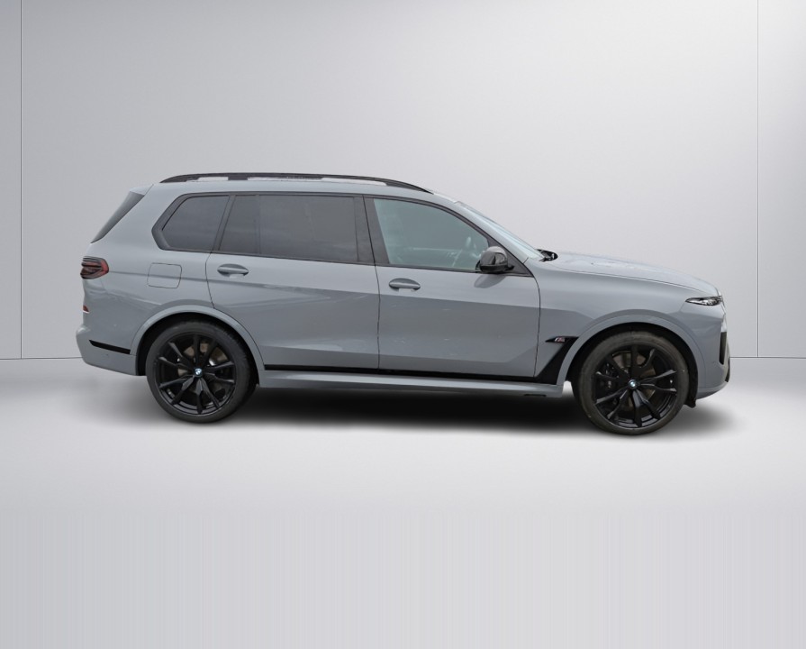 BMW X7 M60i (2)