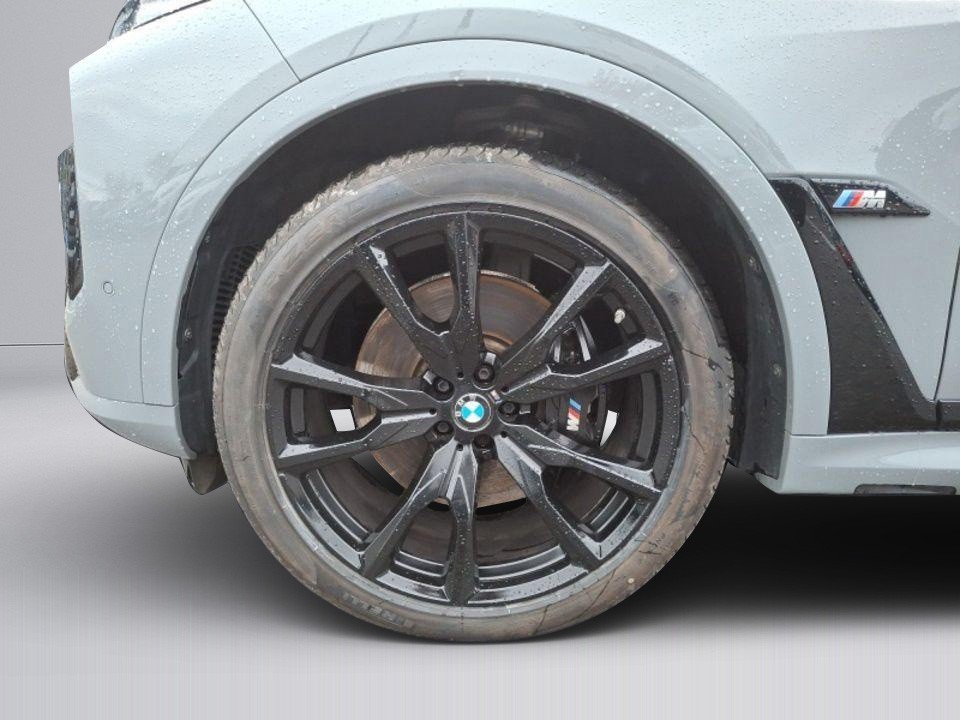 BMW X7 M60i - foto 11