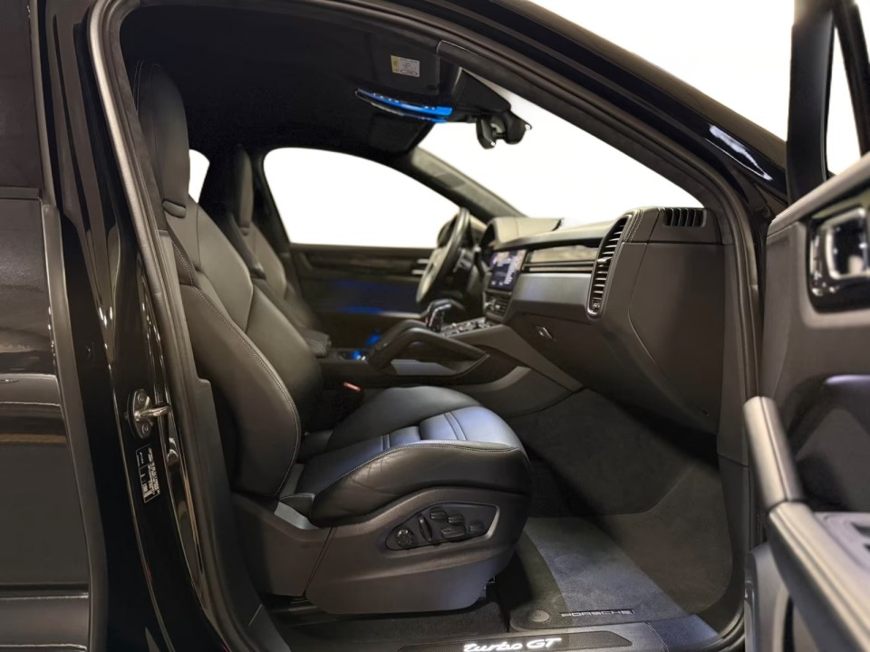 Porsche Cayenne Coupe Turbo GT - foto 13