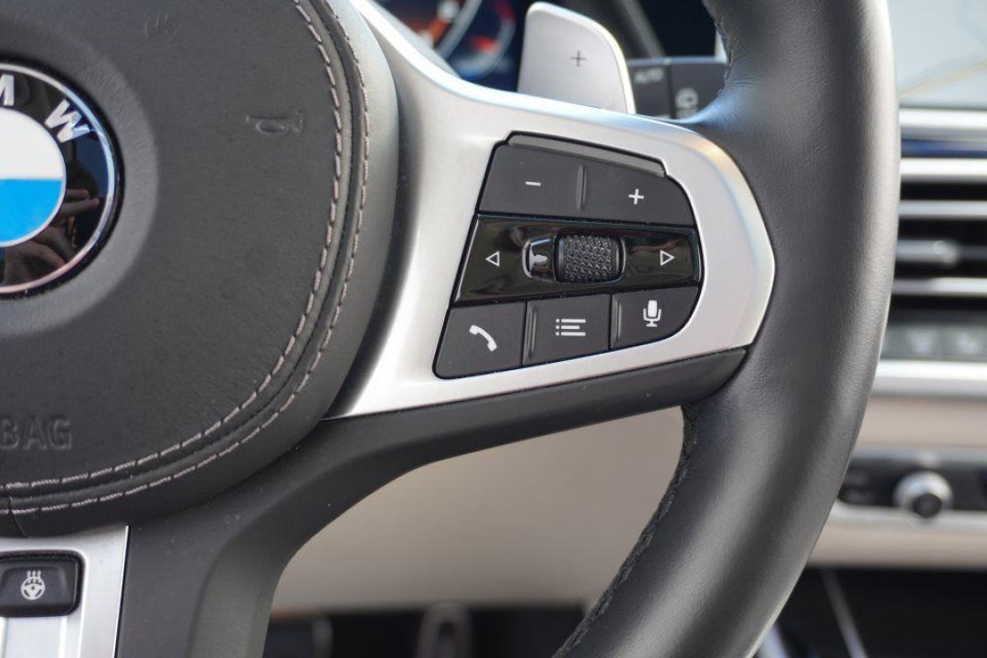 BMW X7 M50i - foto 11