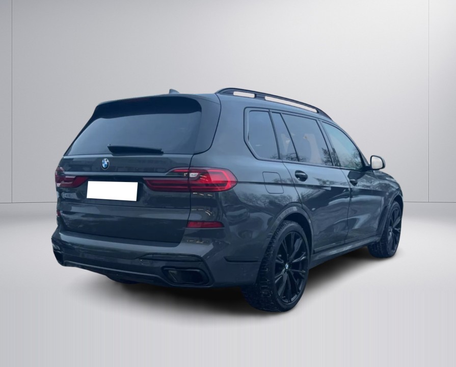 BMW X7 M50i (2)