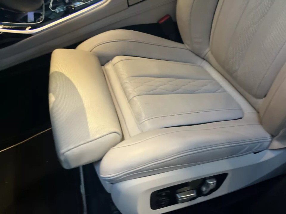 BMW X7 M50i - foto 14