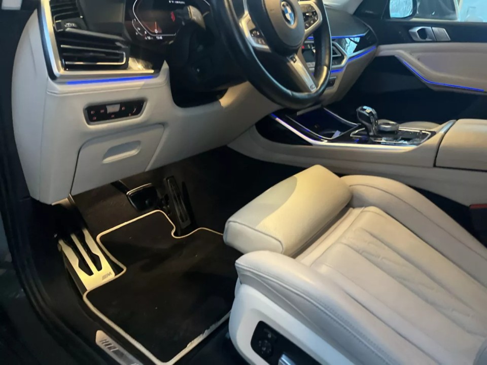 BMW X7 M50i - foto 24