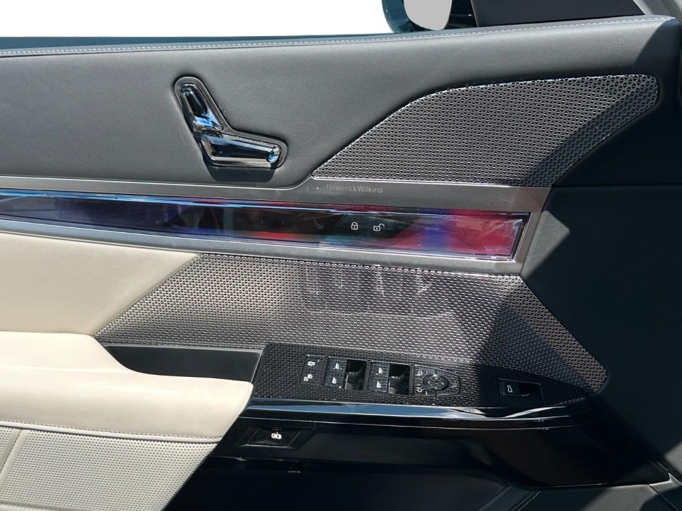 BMW Seria 7 740d xDrive M-Sport - foto 18