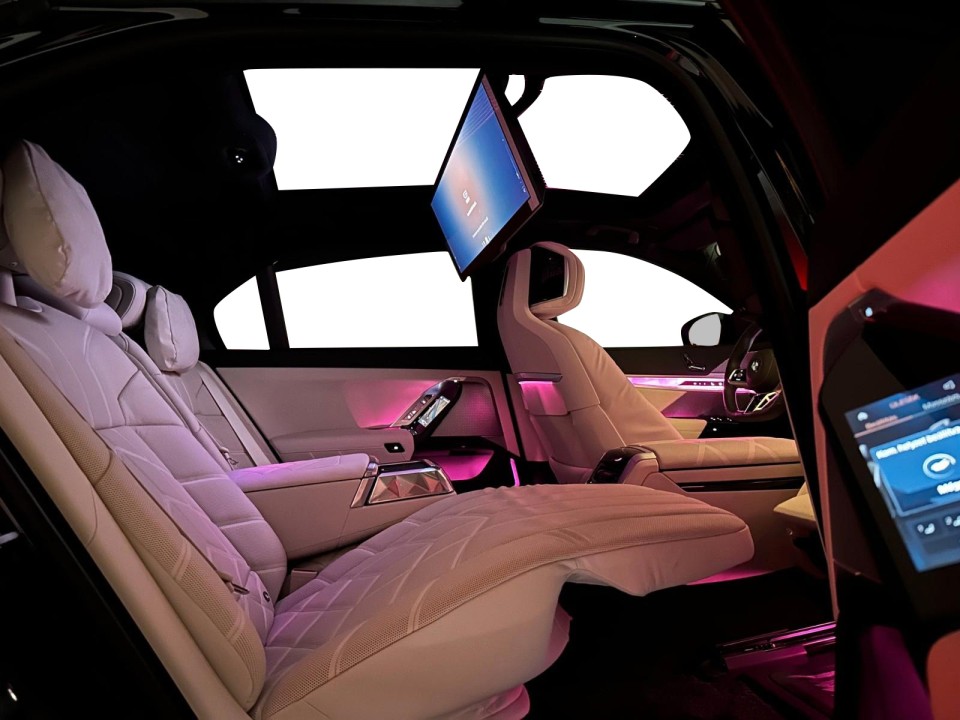 BMW Seria 7 740d xDrive M-Sport - foto 11