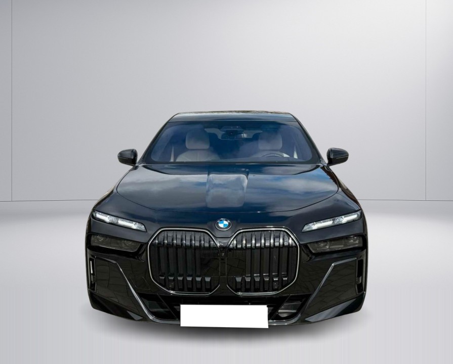BMW Seria 7 740d xDrive M-Sport (2)