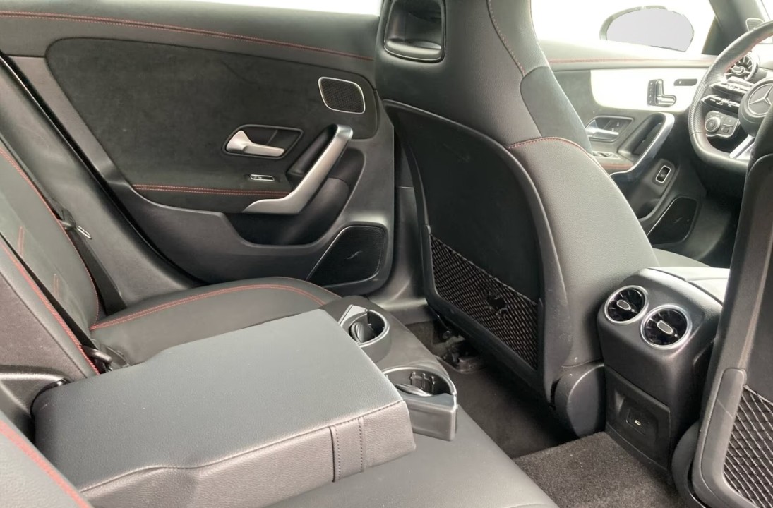 Mercedes-Benz CLA 250 4MATIC AMG Line - foto 24