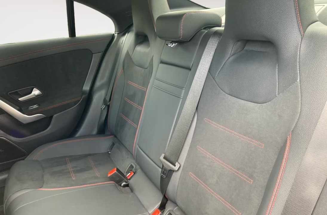 Mercedes-Benz CLA 250 4MATIC AMG Line - foto 23