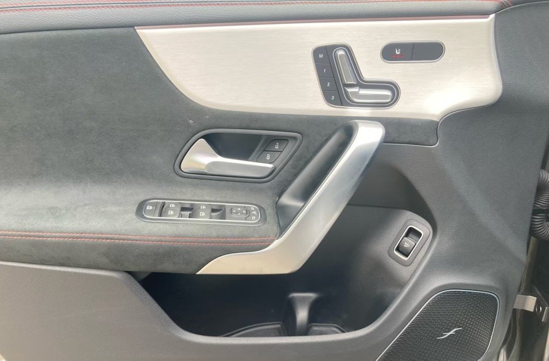 Mercedes-Benz CLA 250 4MATIC AMG Line - foto 26