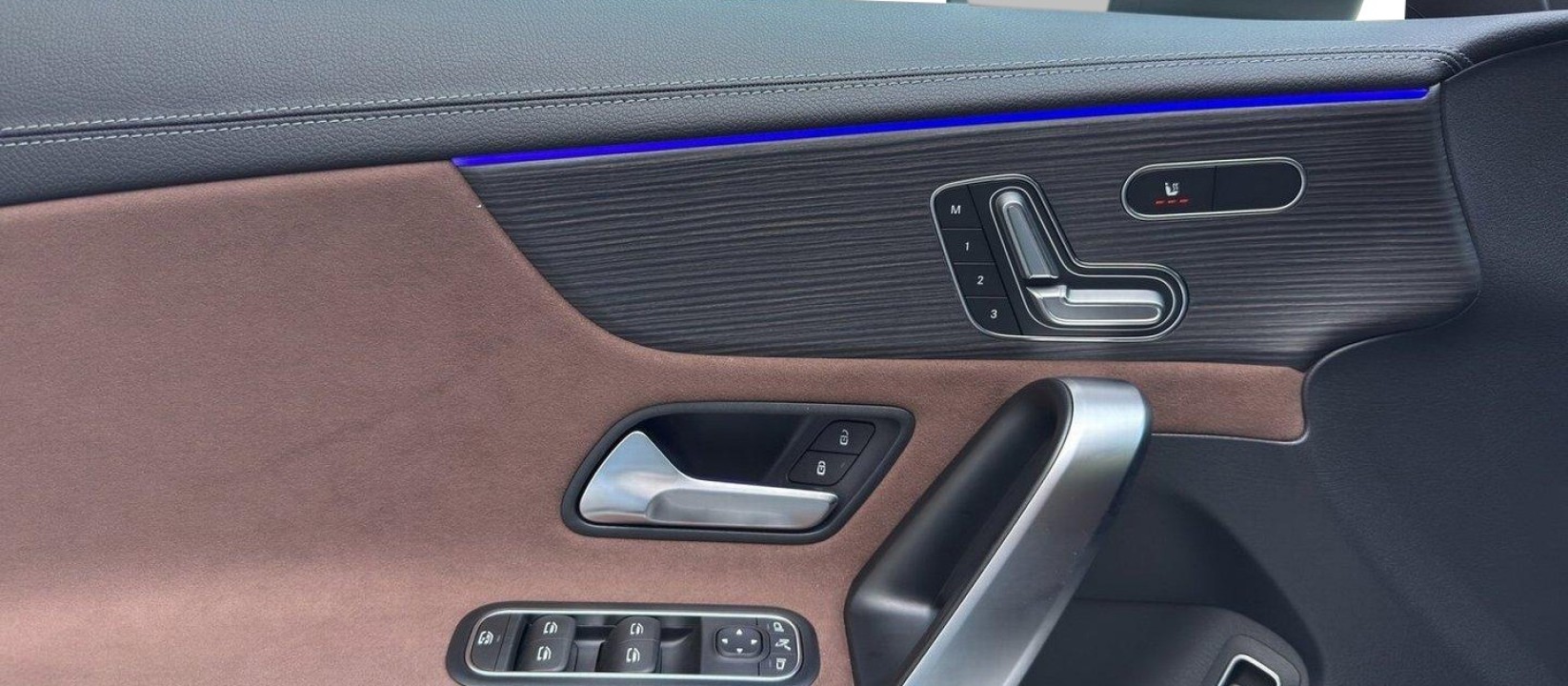 Mercedes-Benz CLA 250 4MATIC AMG Line - foto 22