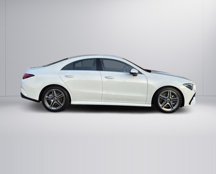 Mercedes-Benz CLA 250 4MATIC AMG Line (2)