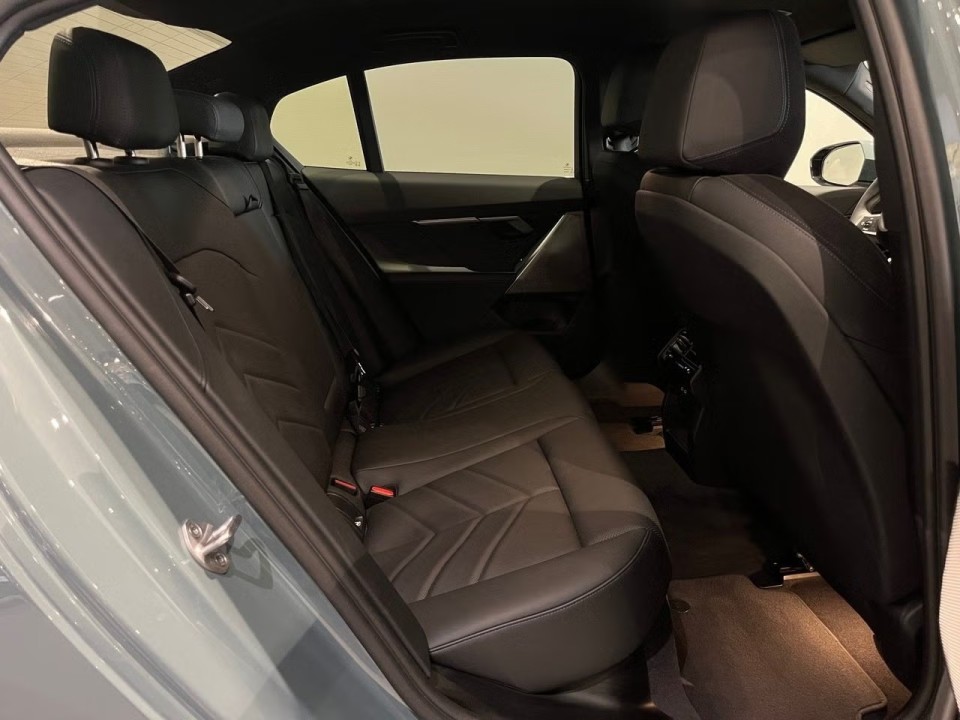 BMW Seria 5 530e xDrive M-Sport - foto 14