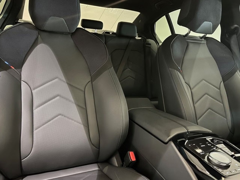 BMW Seria 5 530e xDrive M-Sport - foto 13