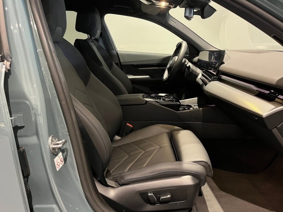 BMW Seria 5 530e xDrive M-Sport - foto 10