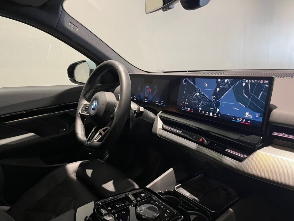 BMW Seria 5 530e xDrive M-Sport - foto 8