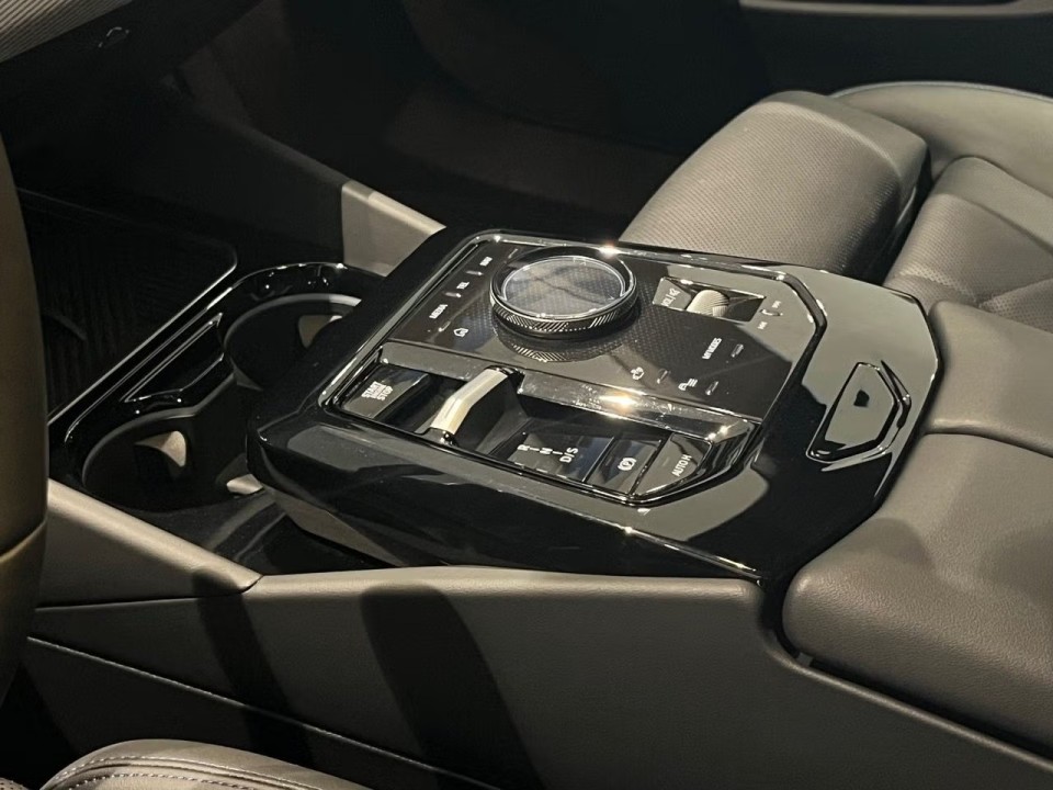 BMW Seria 5 530e xDrive M-Sport - foto 11