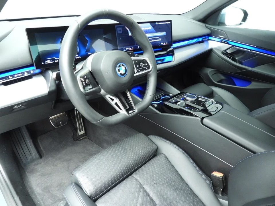 BMW Seria 5 530e M-Sport - foto 8