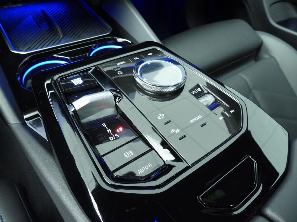 BMW Seria 5 530e M-Sport - foto 15