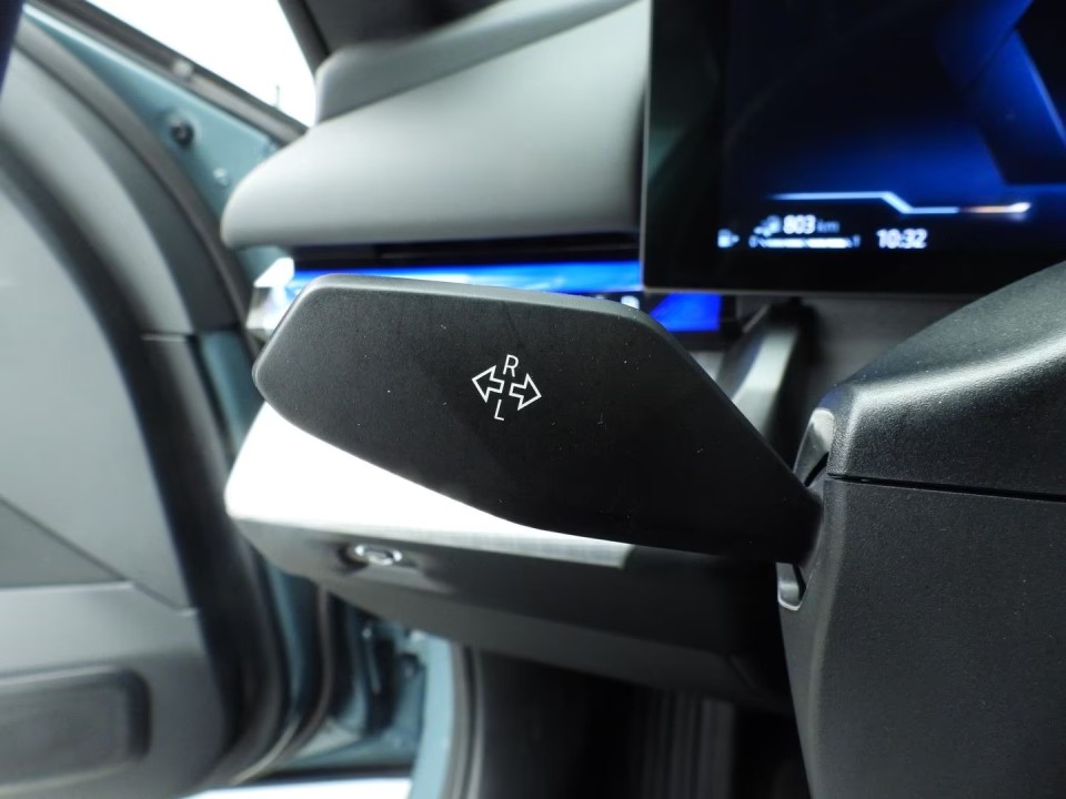 BMW Seria 5 530e M-Sport - foto 12