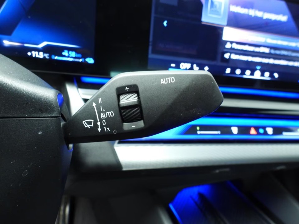 BMW Seria 5 530e M-Sport - foto 13