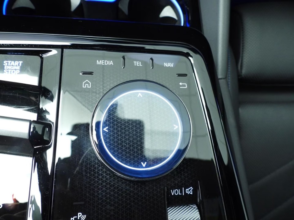 BMW Seria 5 530e M-Sport - foto 16