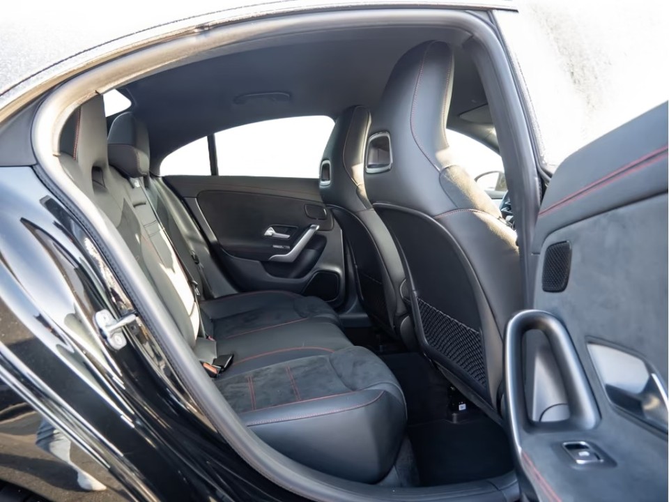 Mercedes-Benz CLA 250 4MATIC AMG Line - foto 16