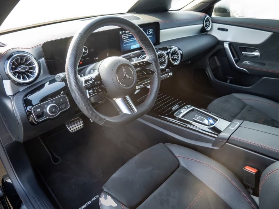 Mercedes-Benz CLA 250 4MATIC AMG Line (4)