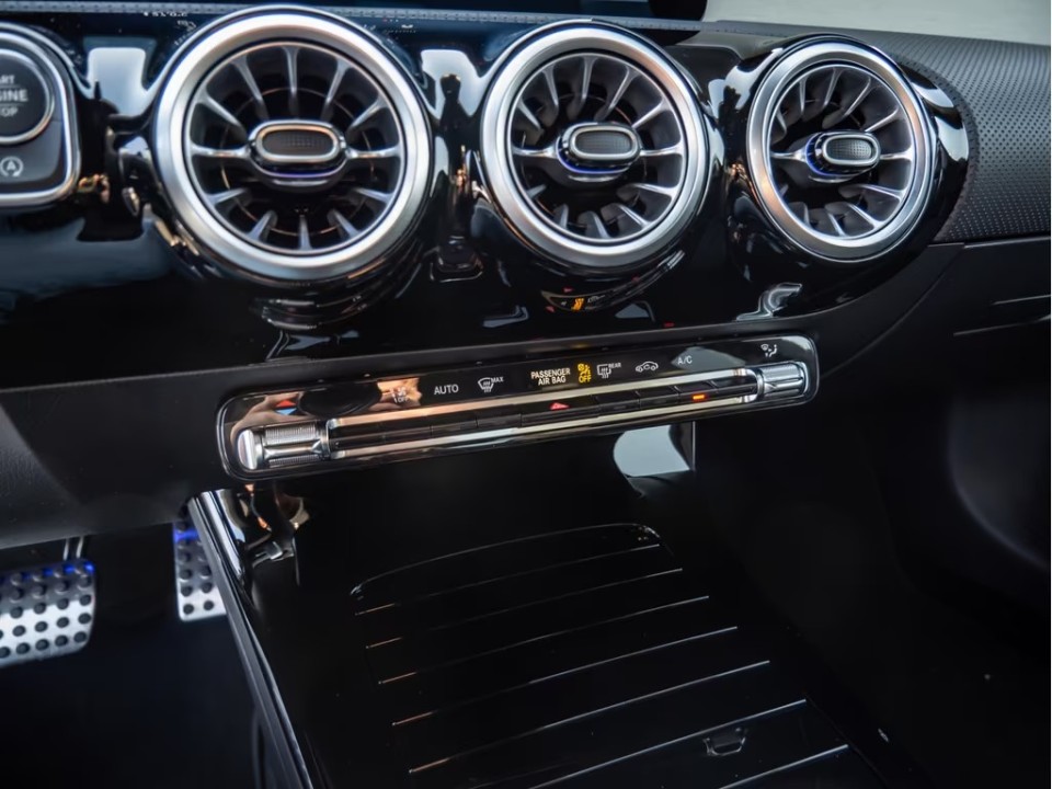 Mercedes-Benz CLA 250 4MATIC AMG Line - foto 12