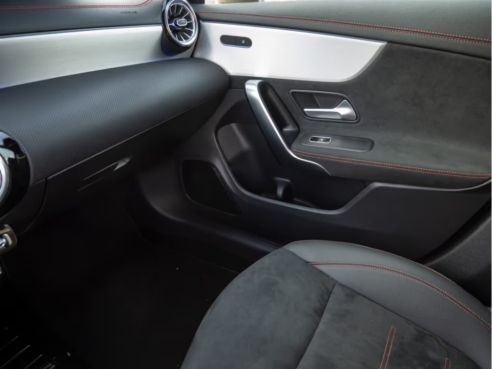 Mercedes-Benz CLA 250 4MATIC AMG Line - foto 17