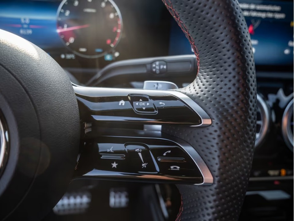 Mercedes-Benz CLA 250 4MATIC AMG Line - foto 8