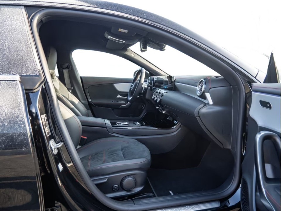 Mercedes-Benz CLA 250 4MATIC AMG Line - foto 6