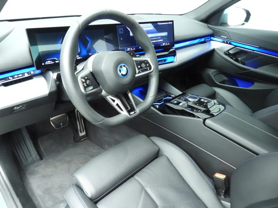 BMW Seria 5 530e M-Sport - foto 8