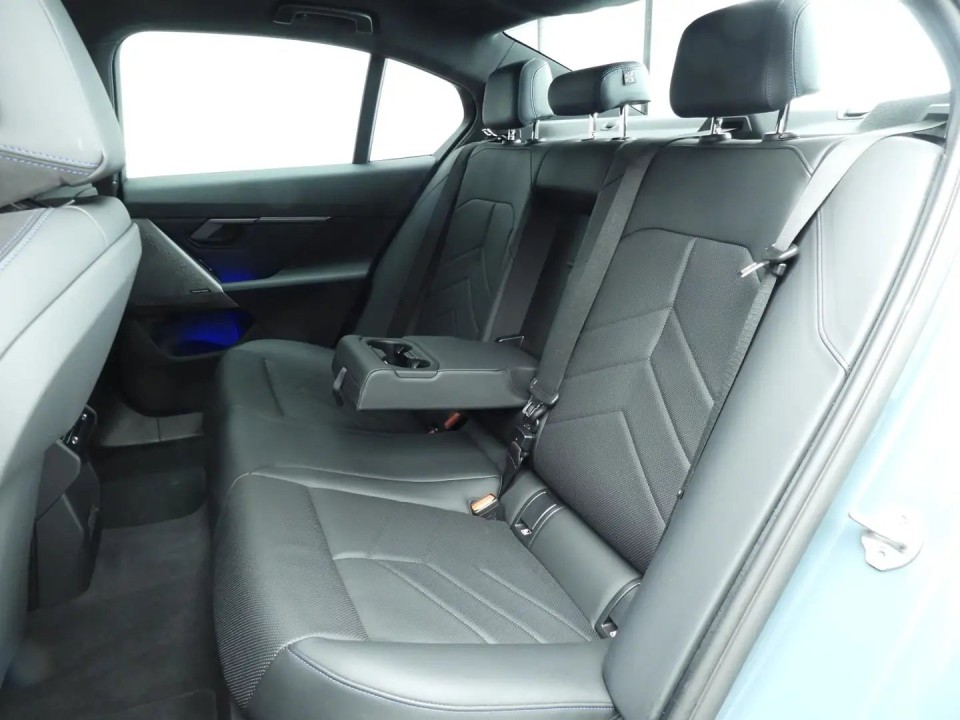 BMW Seria 5 530e M-Sport - foto 14