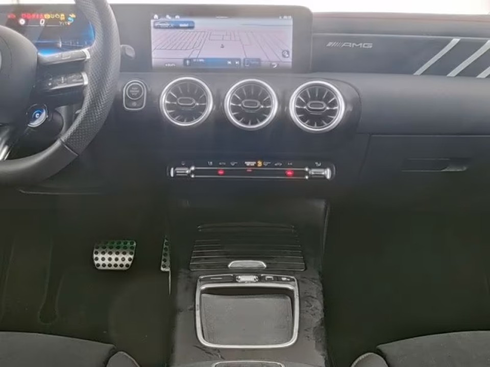 Mercedes-Benz CLA AMG 35 4MATIC (5)