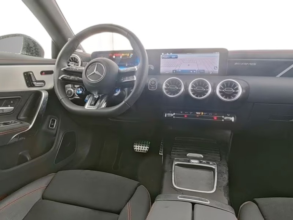 Mercedes-Benz CLA AMG 35 4MATIC (3)