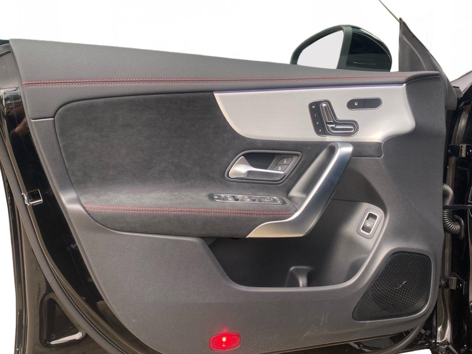 Mercedes-Benz CLA 220 4MATIC AMG Line - foto 9