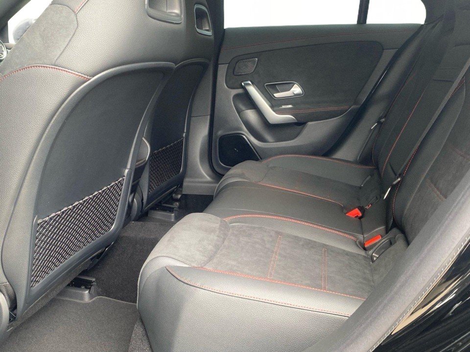 Mercedes-Benz CLA 220 4MATIC AMG Line - foto 6