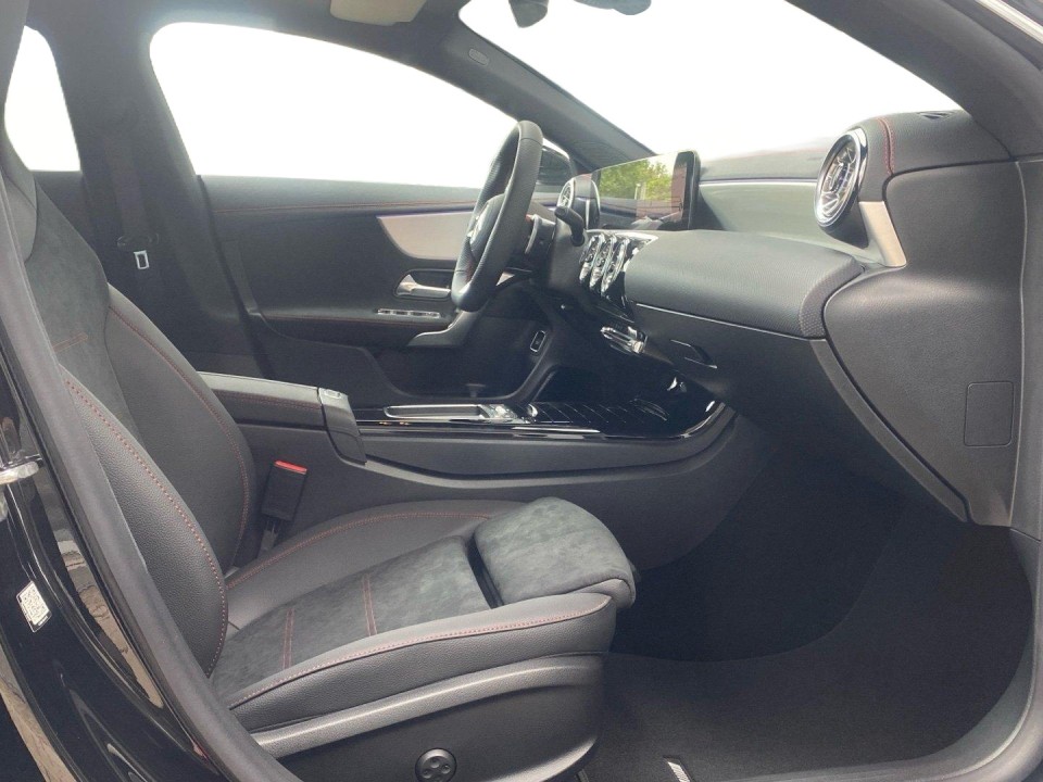 Mercedes-Benz CLA 220 4MATIC AMG Line - foto 7