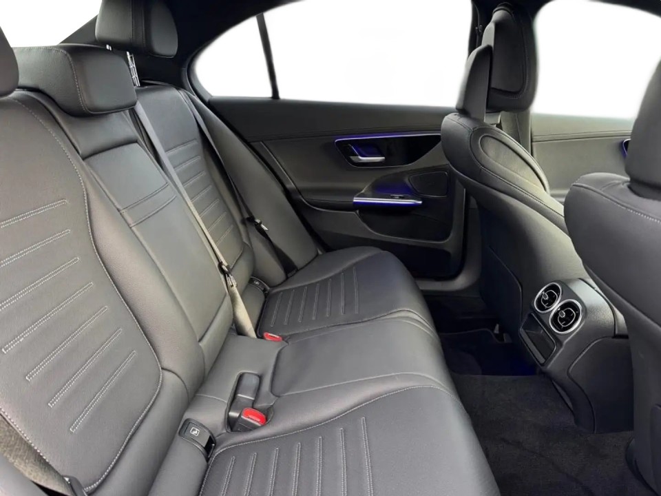 Mercedes-Benz C 300e 4MATIC AMG - foto 12