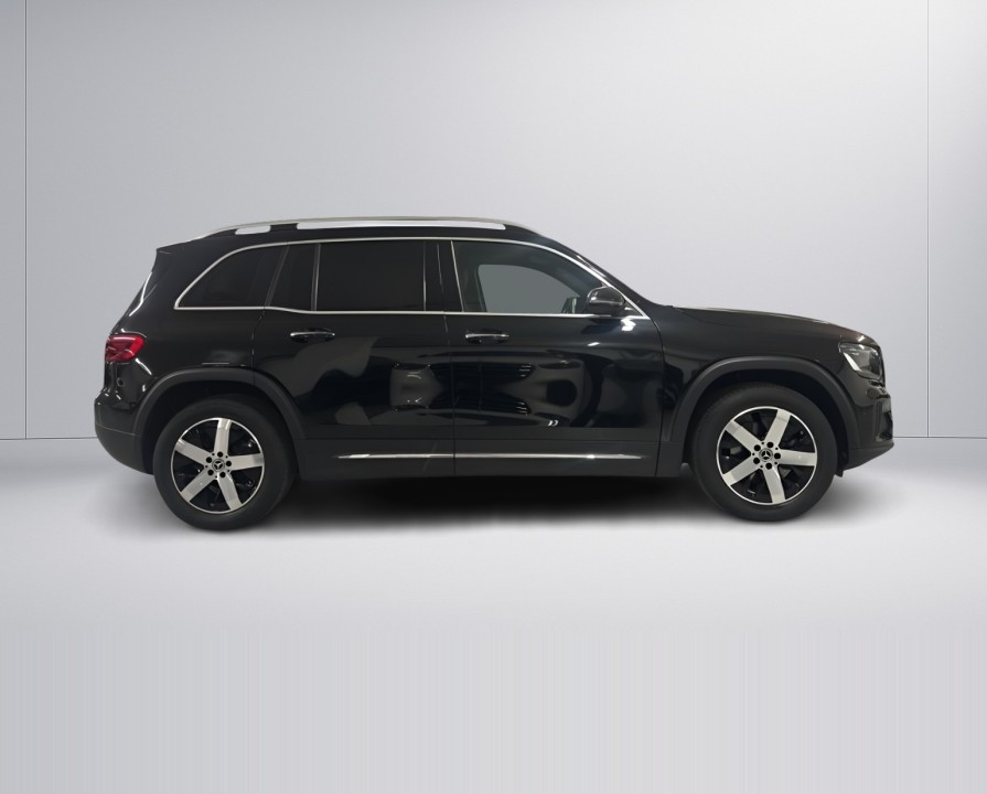 Mercedes-Benz GLB 200 (2)