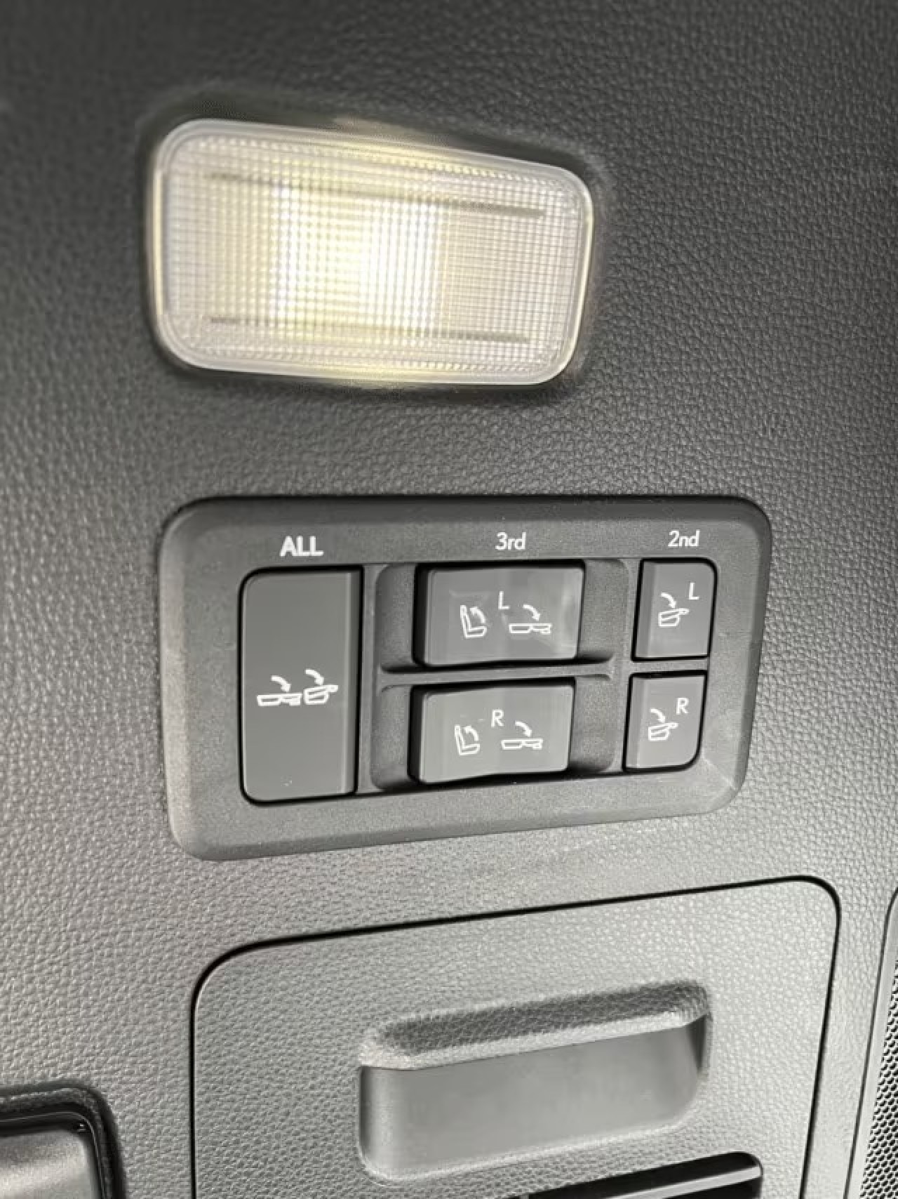 Lexus Seria LX 600 Black Edition - foto 25