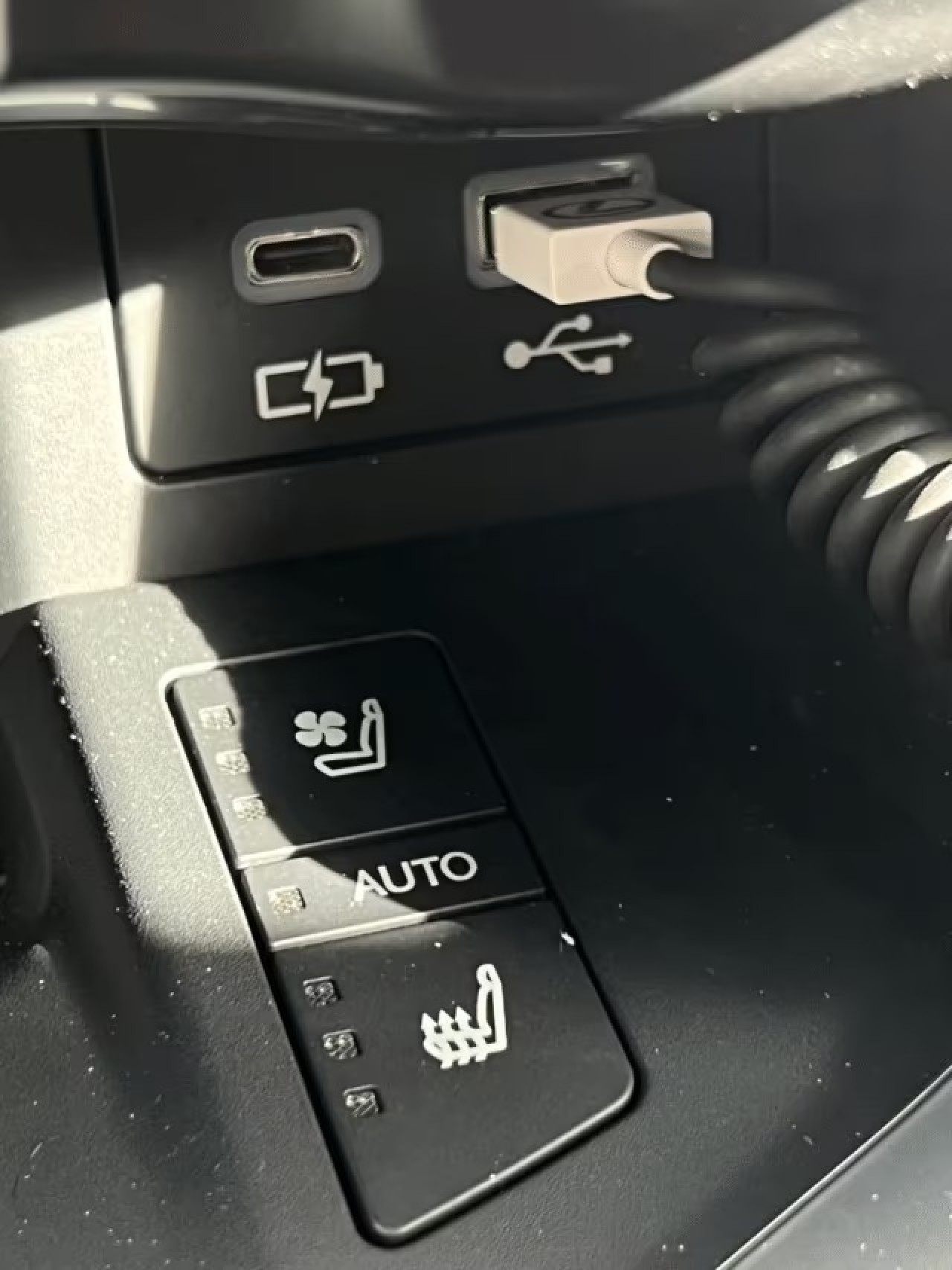 Lexus Seria LX 600 Black Edition - foto 22