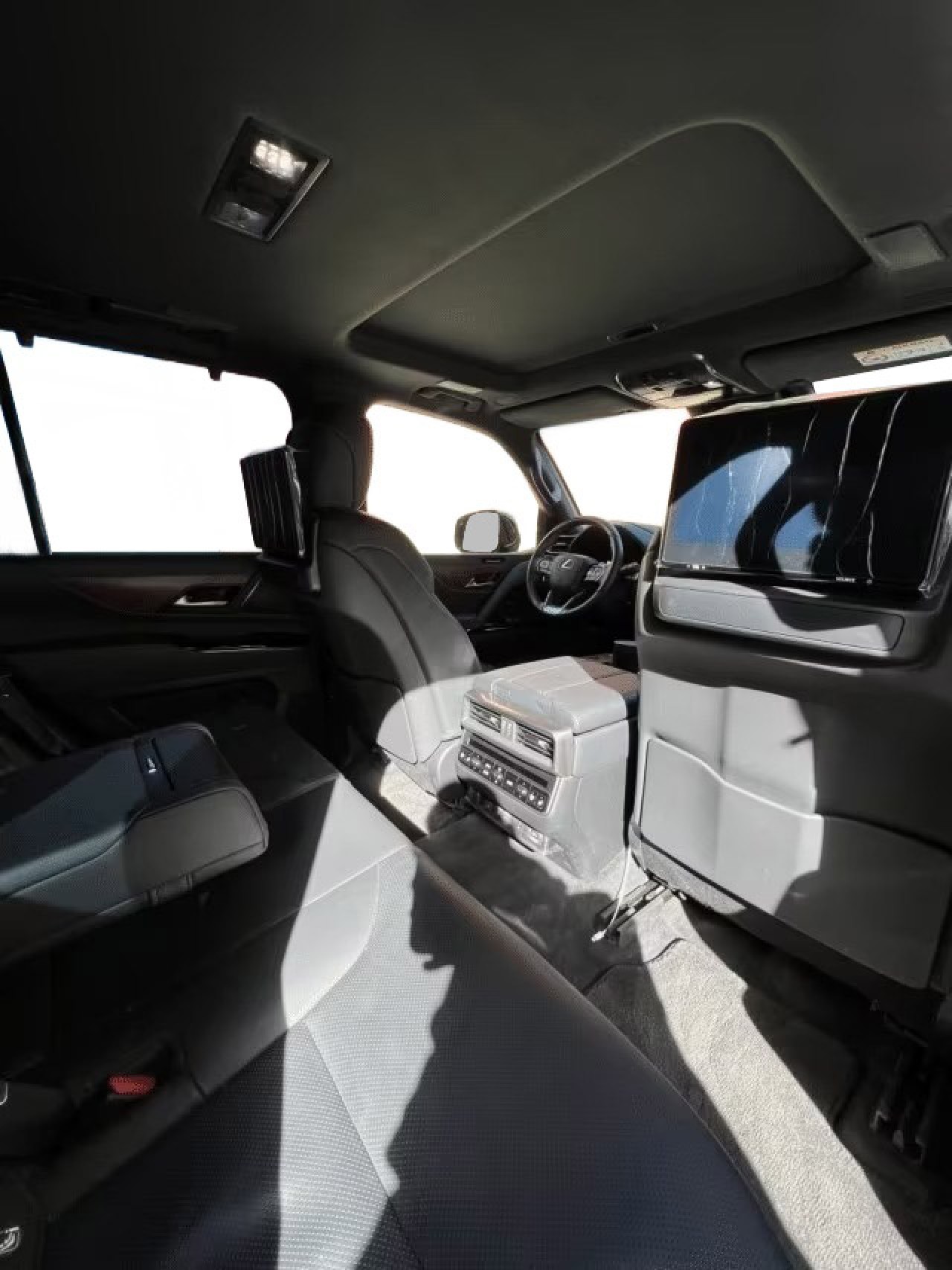 Lexus Seria LX 600 Black Edition - foto 28