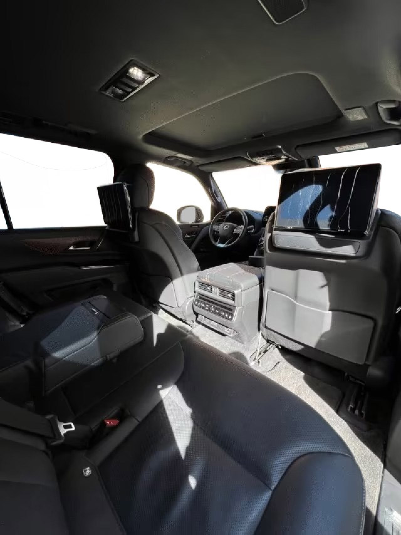 Lexus Seria LX 600 Black Edition - foto 29