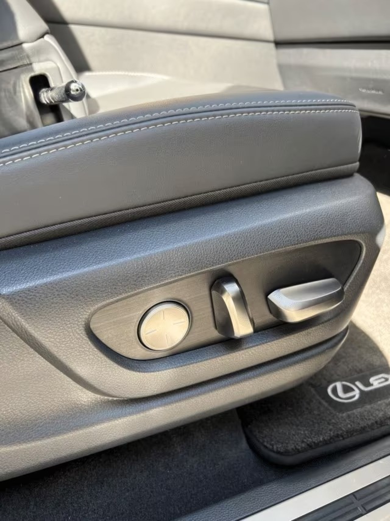 Lexus Seria LX 600 Black Edition - foto 35